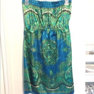 Veronica’s strapless mini dress